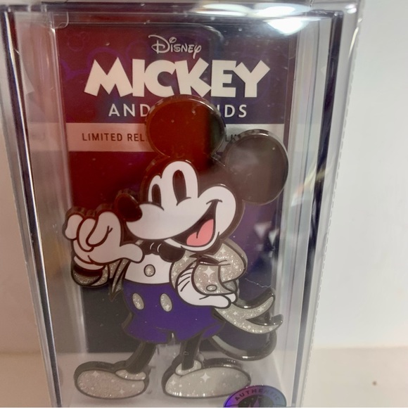 NWT. Disney Mickey Mouse FiGPiN collectible pin
Mickey wears a tux - Picture 2 of 6